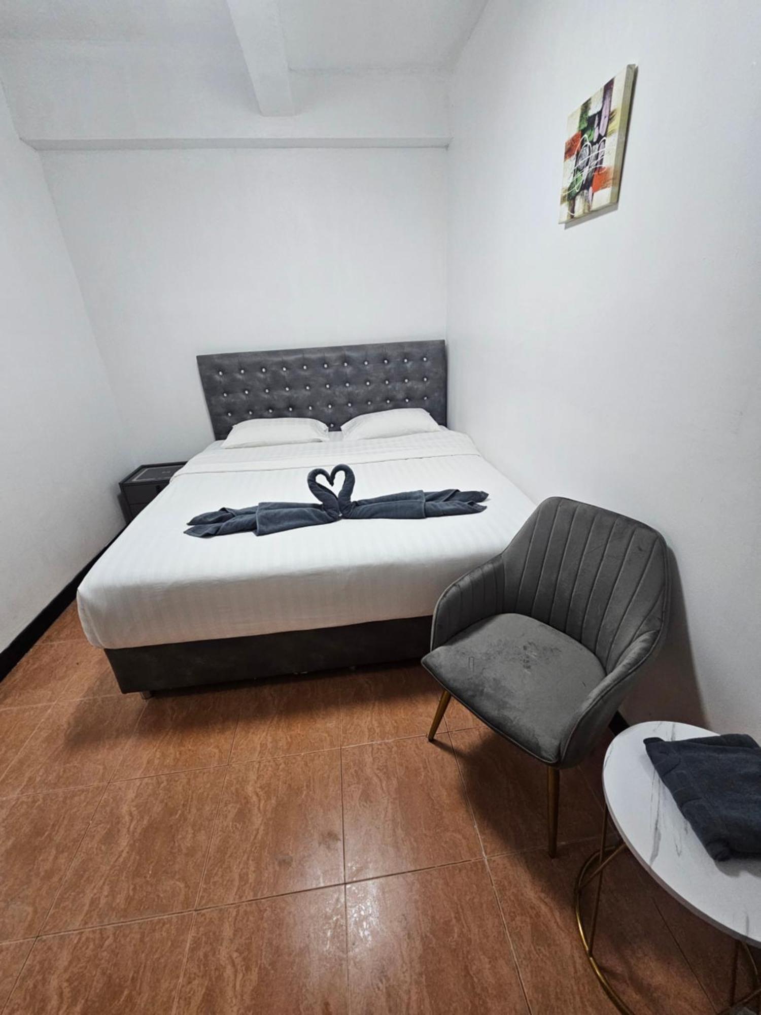 Happy Beach Jomtien Guesthouse Exterior photo